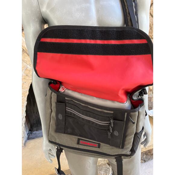 Timbuk Gray Red Messenger Laptop Bag - Picture 3 of 9